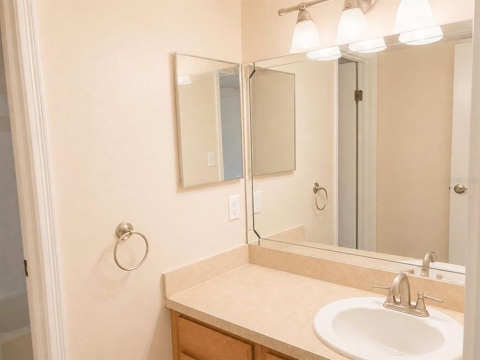 For Sale: $110,000 (2 beds, 1 baths, 800 Square Feet)