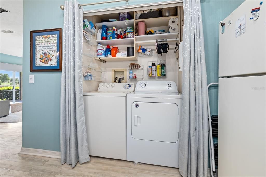 На продажу: $289,900 (2 спален, 2 ванн, 1300 Квадратных фут)