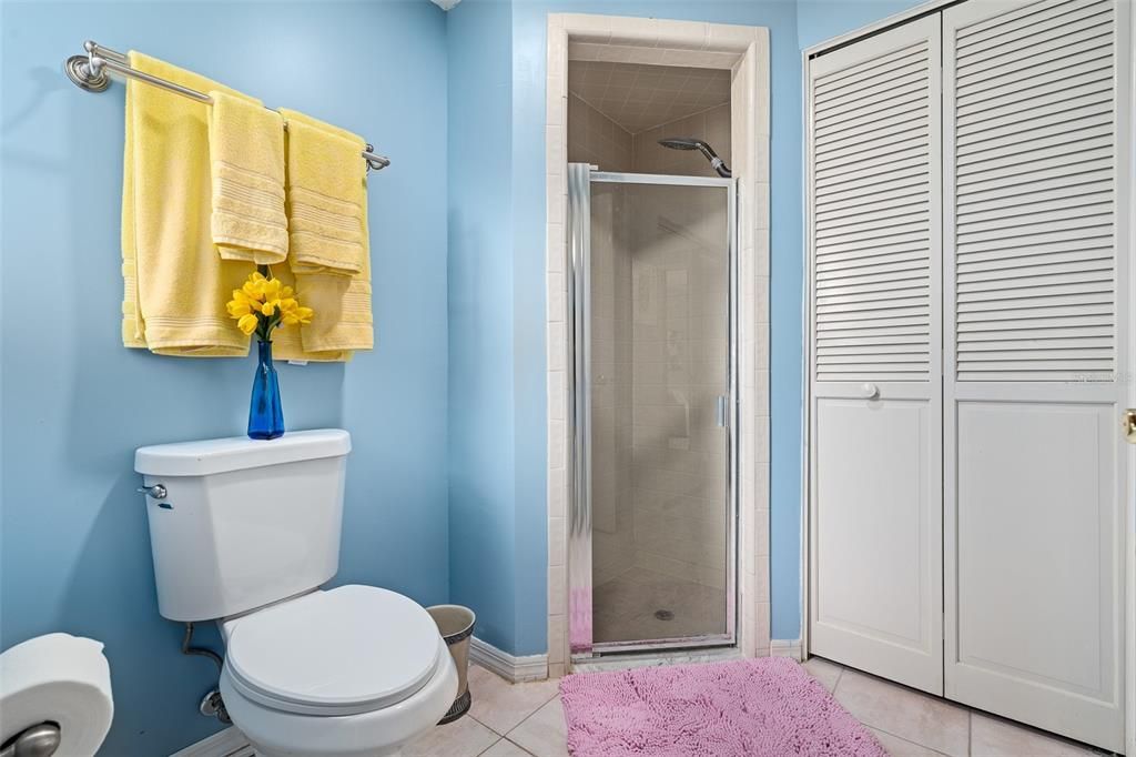 На продажу: $289,900 (2 спален, 2 ванн, 1300 Квадратных фут)