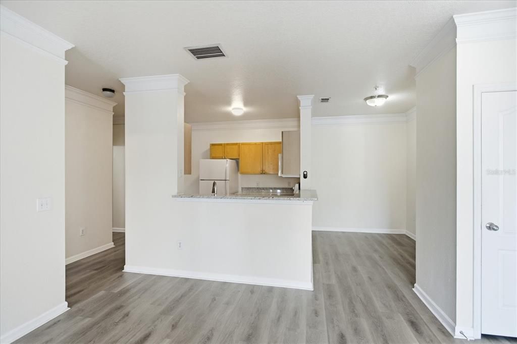 For Sale: $170,000 (1 beds, 1 baths, 765 Square Feet)
