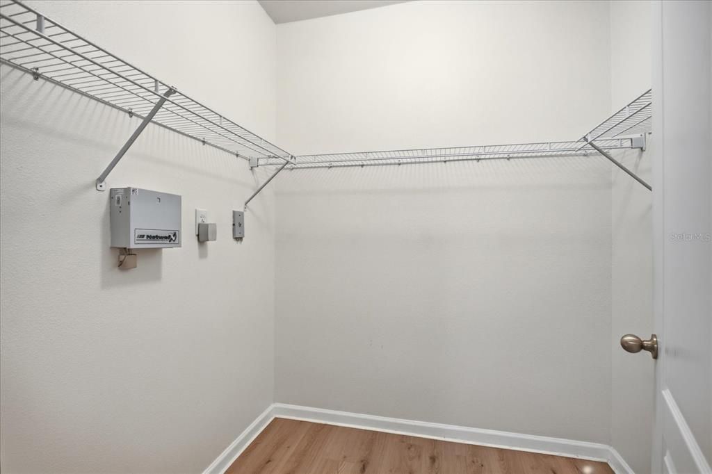 For Sale: $170,000 (1 beds, 1 baths, 765 Square Feet)