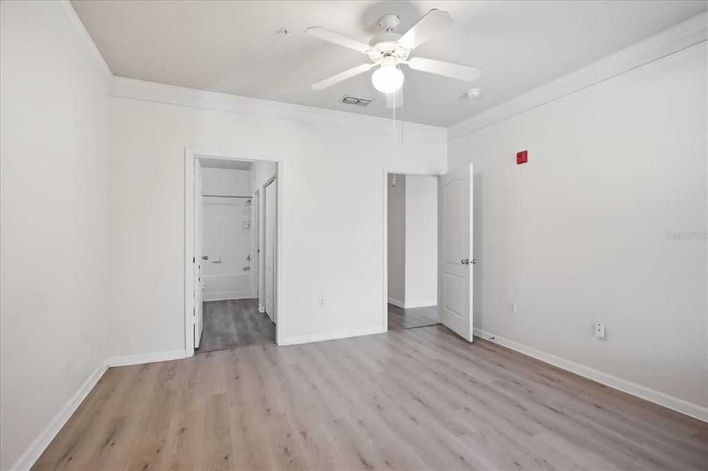 For Sale: $170,000 (1 beds, 1 baths, 765 Square Feet)