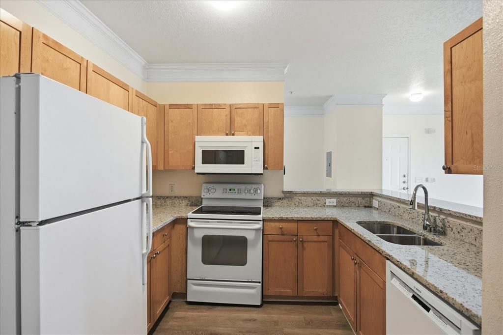 For Sale: $170,000 (1 beds, 1 baths, 765 Square Feet)