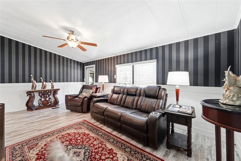 For Sale: $245,000 (3 beds, 2 baths, 1104 Square Feet)