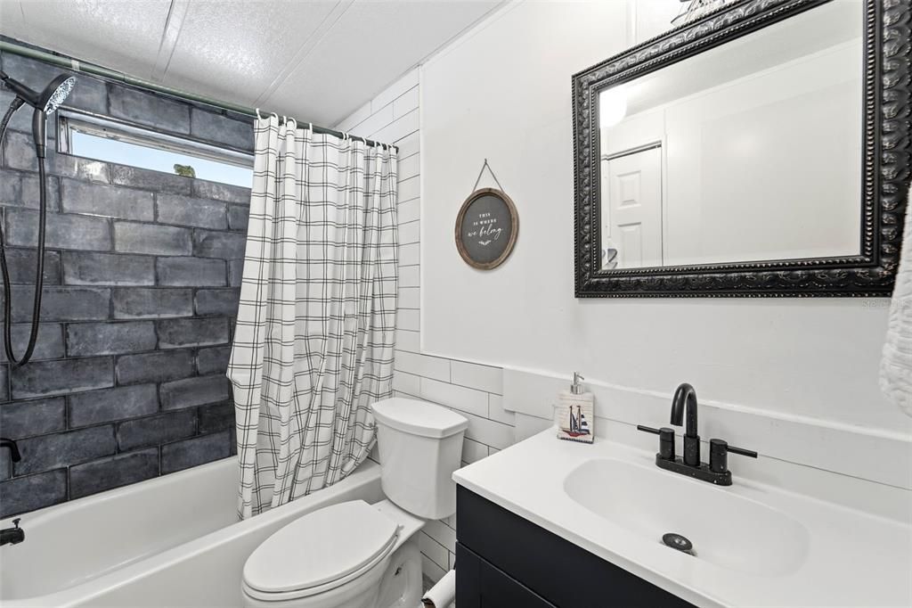 For Sale: $245,000 (3 beds, 2 baths, 1104 Square Feet)