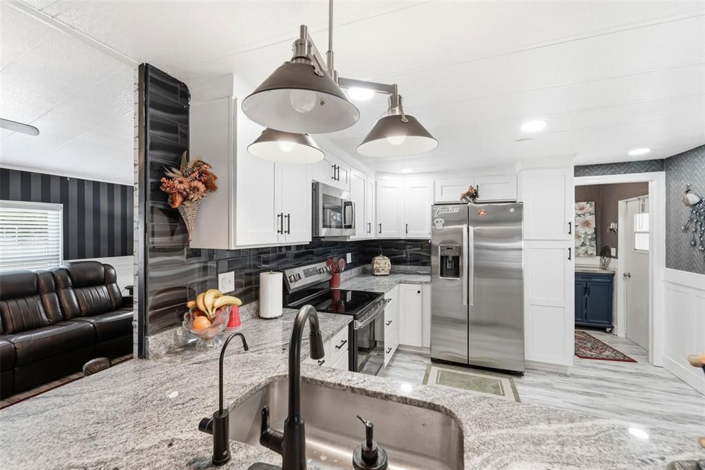For Sale: $245,000 (3 beds, 2 baths, 1104 Square Feet)