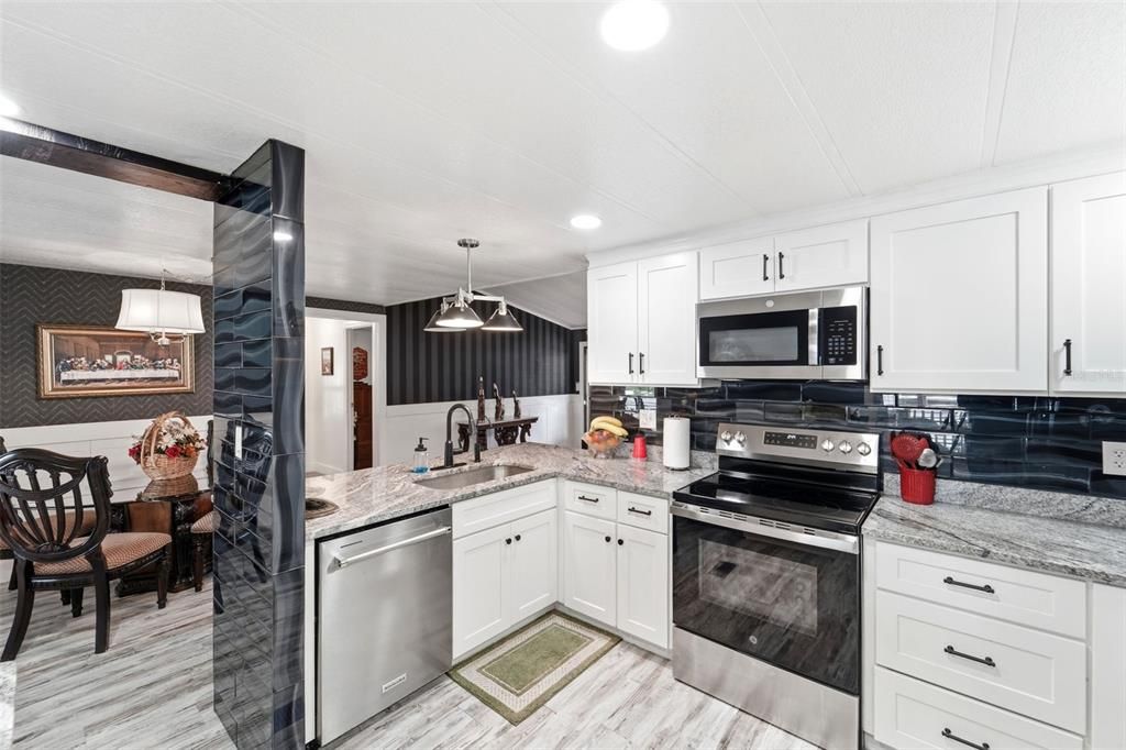 For Sale: $245,000 (3 beds, 2 baths, 1104 Square Feet)