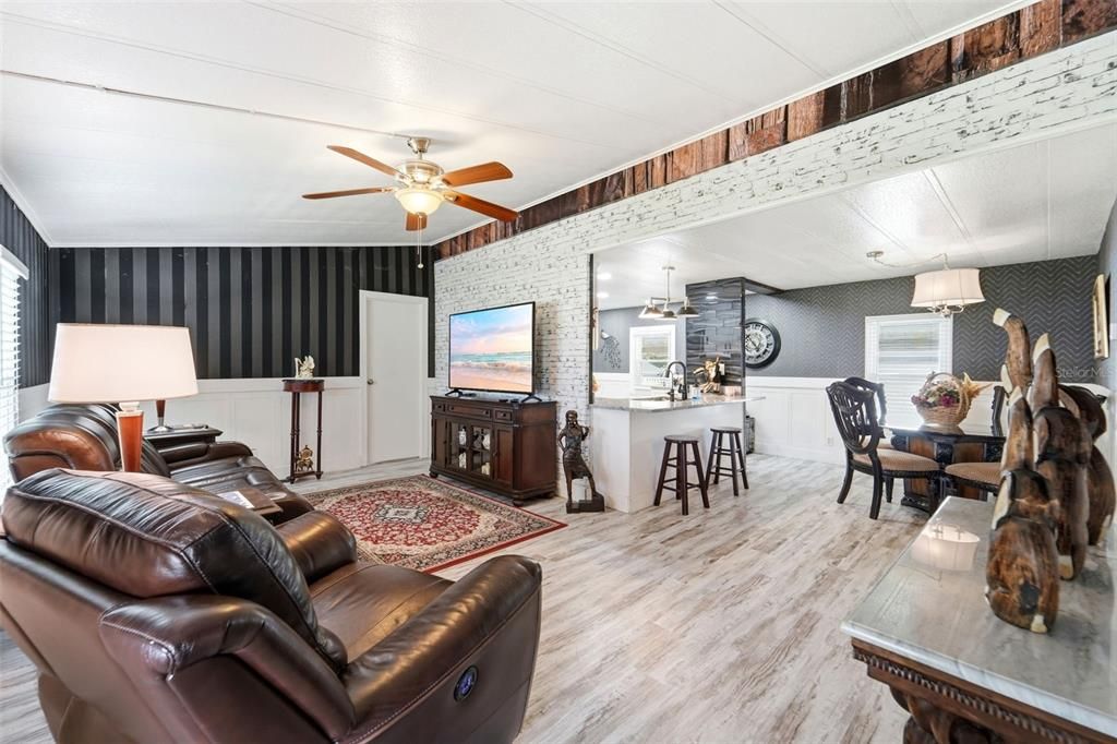 For Sale: $245,000 (3 beds, 2 baths, 1104 Square Feet)
