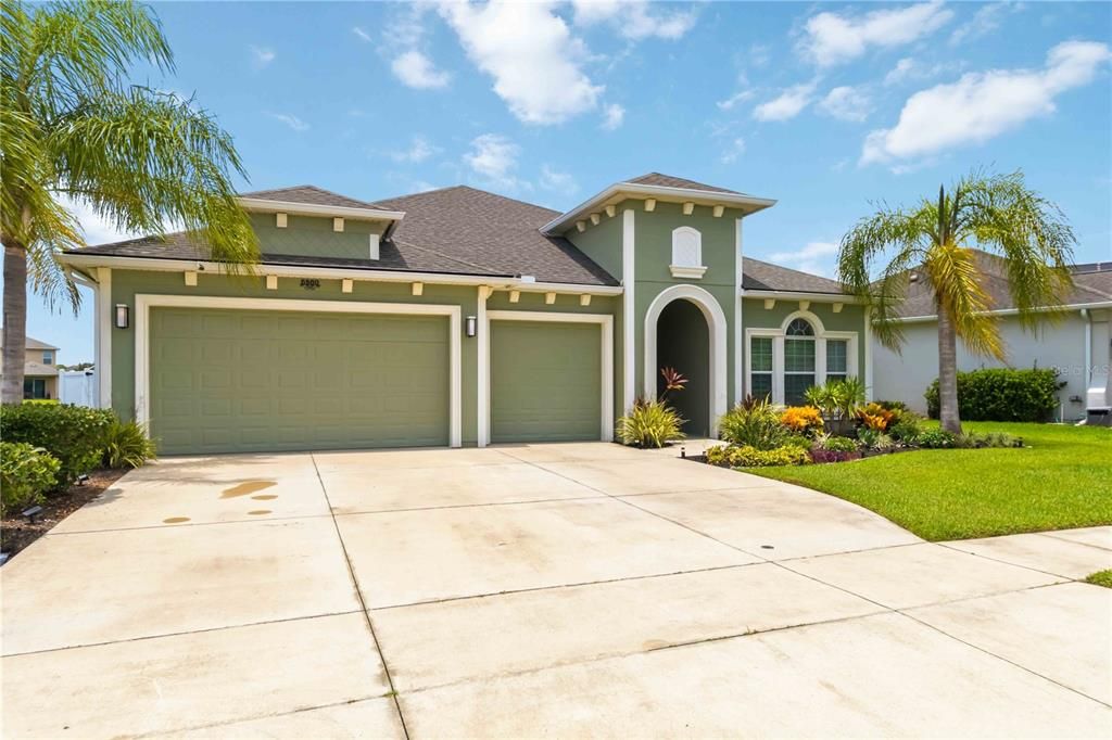 For Sale: $600,000 (4 beds, 3 baths, 2424 Square Feet)