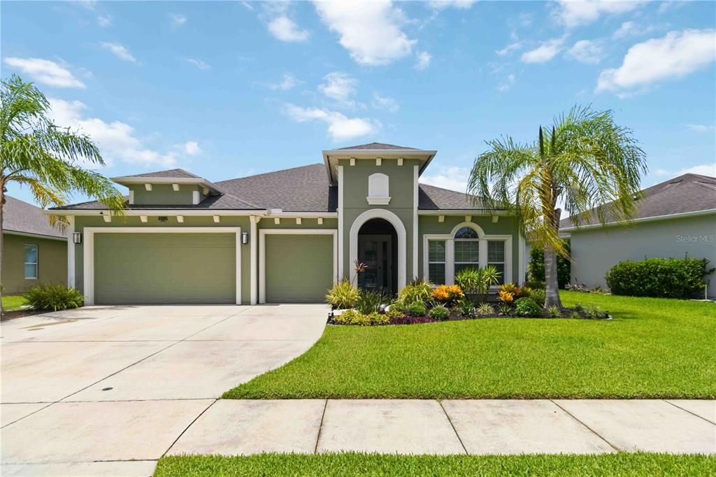 For Sale: $600,000 (4 beds, 3 baths, 2424 Square Feet)