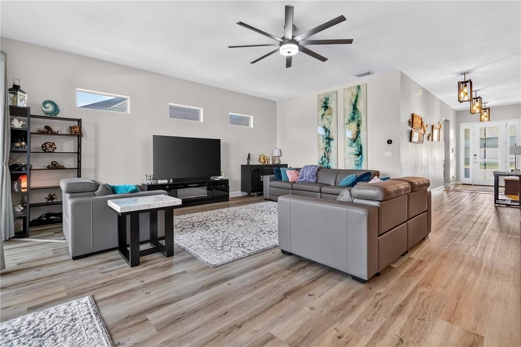 For Sale: $600,000 (4 beds, 3 baths, 2424 Square Feet)