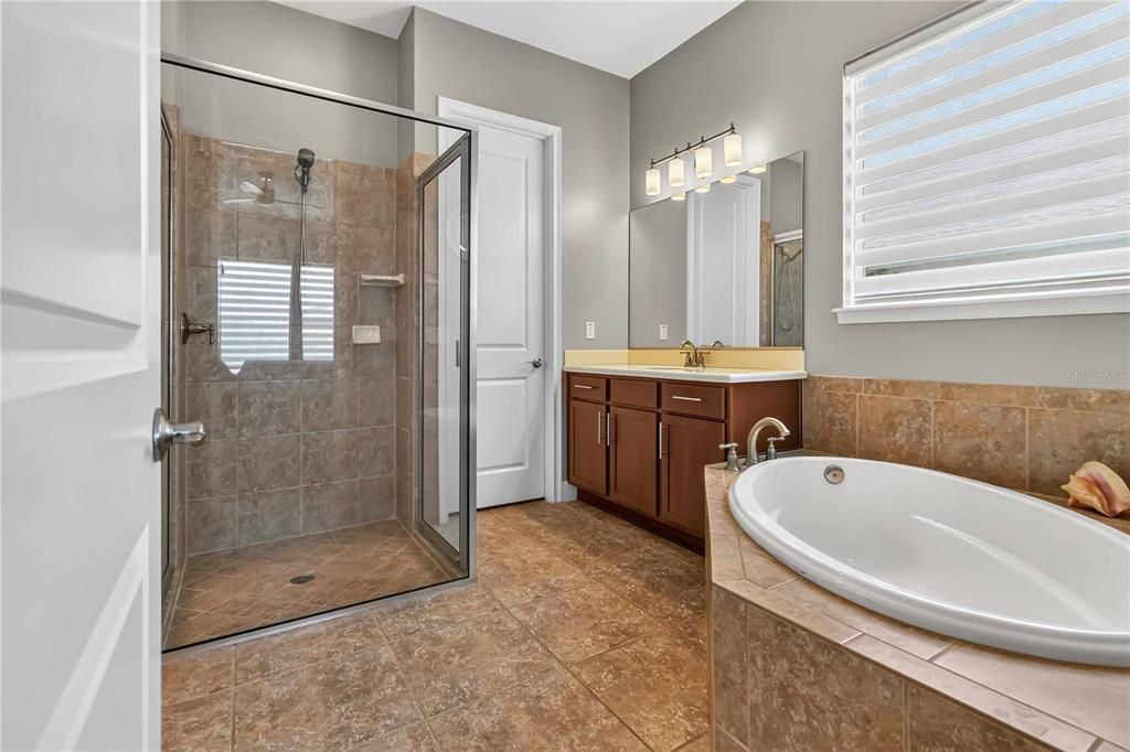 For Sale: $600,000 (4 beds, 3 baths, 2424 Square Feet)