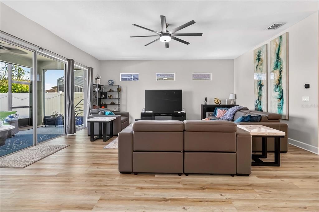 For Sale: $600,000 (4 beds, 3 baths, 2424 Square Feet)