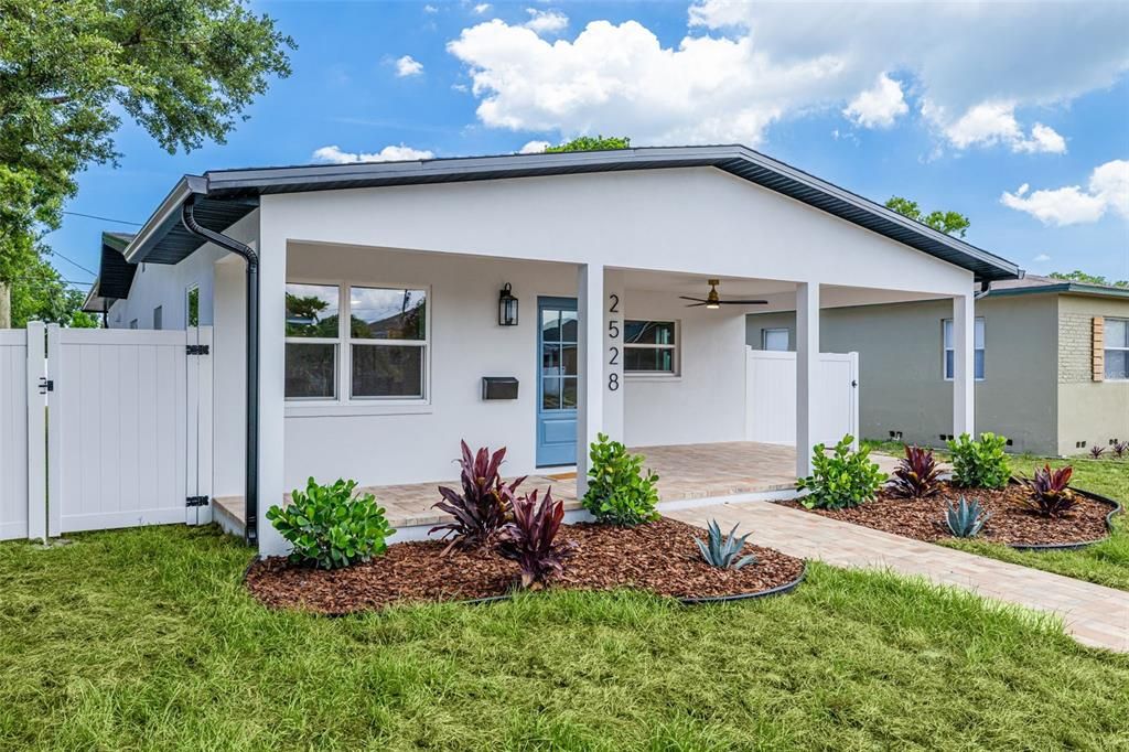 En Venta: $995,000 (3 camas, 2 baños, 2013 Pies cuadrados)