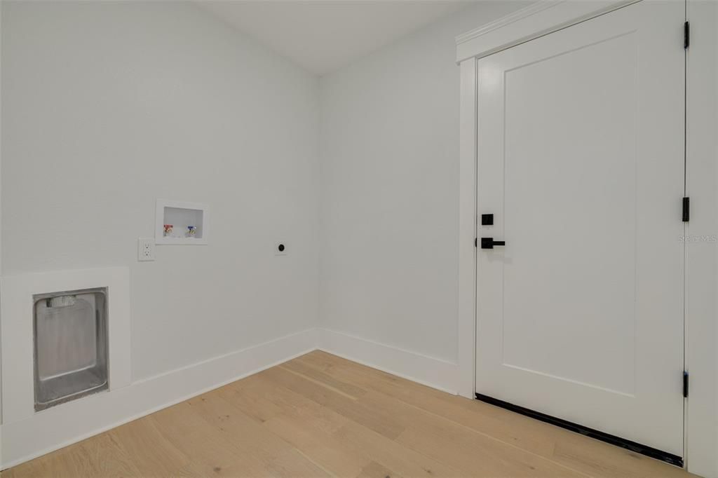 En Venta: $995,000 (3 camas, 2 baños, 2013 Pies cuadrados)