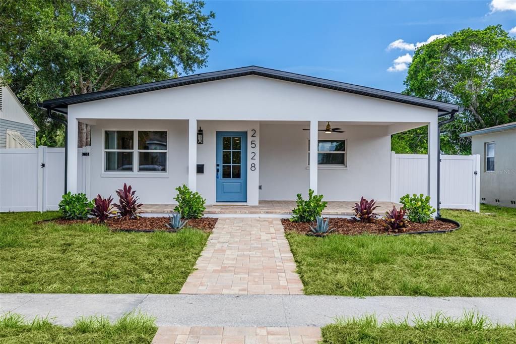 En Venta: $995,000 (3 camas, 2 baños, 2013 Pies cuadrados)