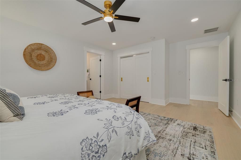 En Venta: $995,000 (3 camas, 2 baños, 2013 Pies cuadrados)