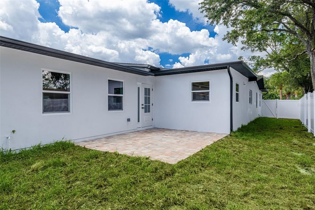 En Venta: $995,000 (3 camas, 2 baños, 2013 Pies cuadrados)
