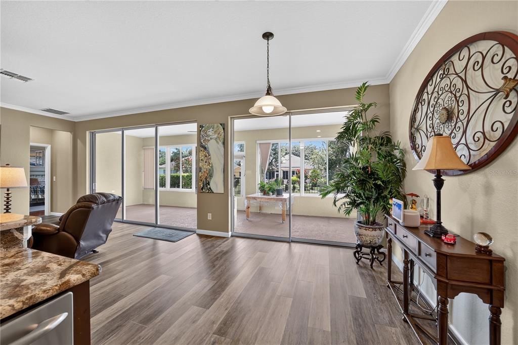 For Sale: $367,500 (2 beds, 2 baths, 1904 Square Feet)