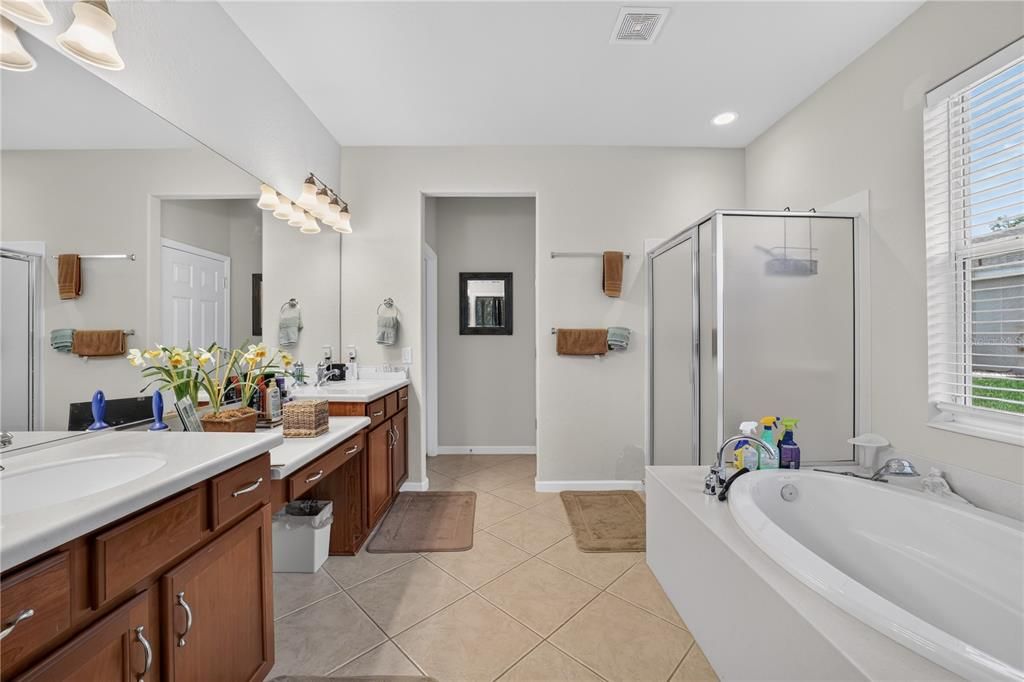 For Sale: $367,500 (2 beds, 2 baths, 1904 Square Feet)
