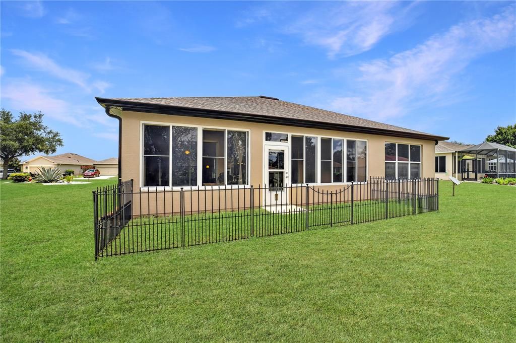 For Sale: $367,500 (2 beds, 2 baths, 1904 Square Feet)