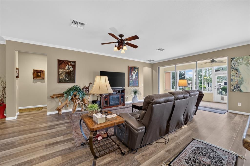 For Sale: $367,500 (2 beds, 2 baths, 1904 Square Feet)