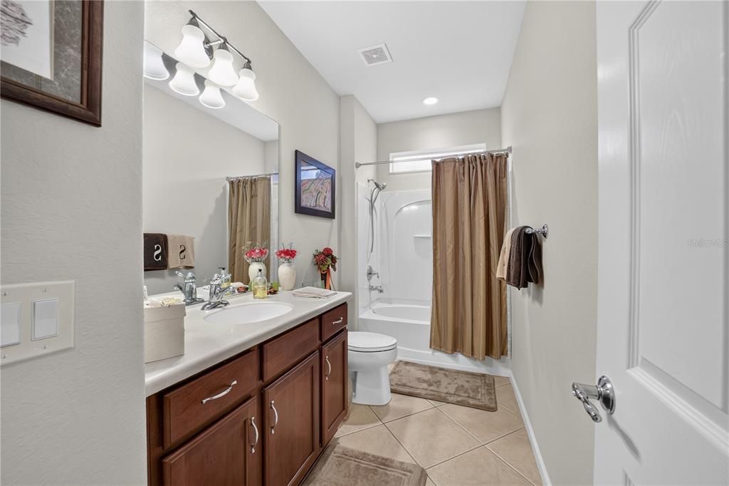 For Sale: $367,500 (2 beds, 2 baths, 1904 Square Feet)