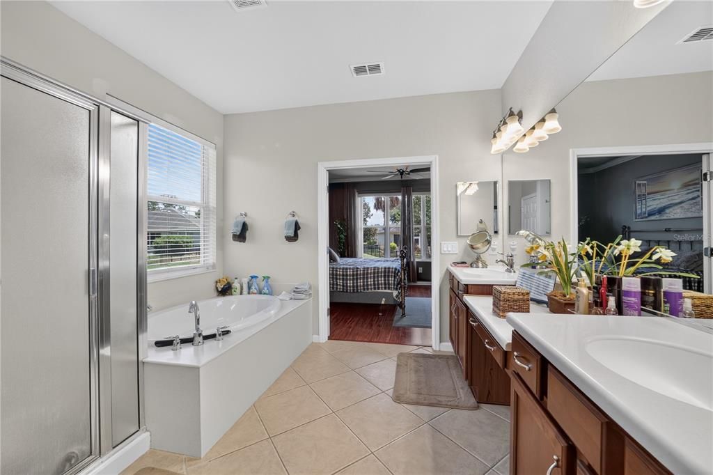 For Sale: $367,500 (2 beds, 2 baths, 1904 Square Feet)