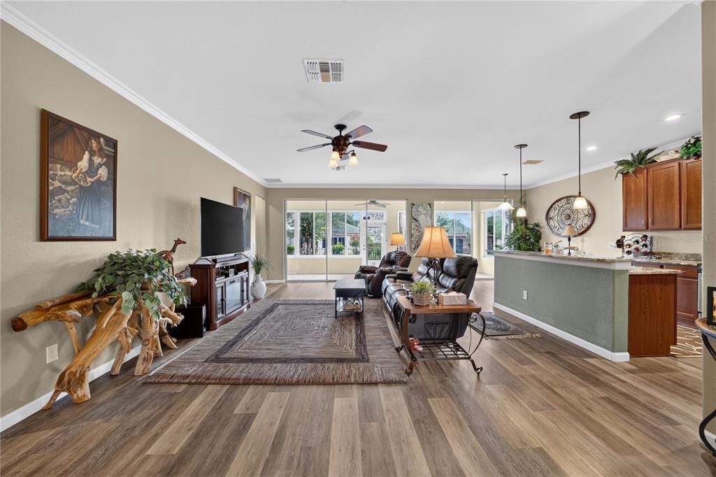 For Sale: $367,500 (2 beds, 2 baths, 1904 Square Feet)