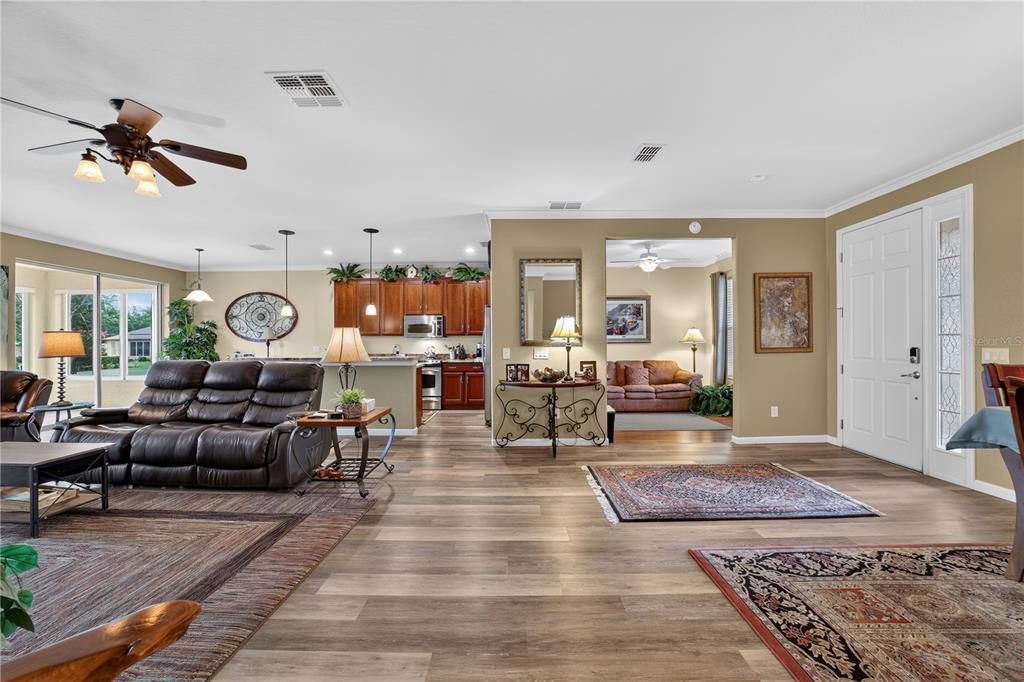 For Sale: $367,500 (2 beds, 2 baths, 1904 Square Feet)