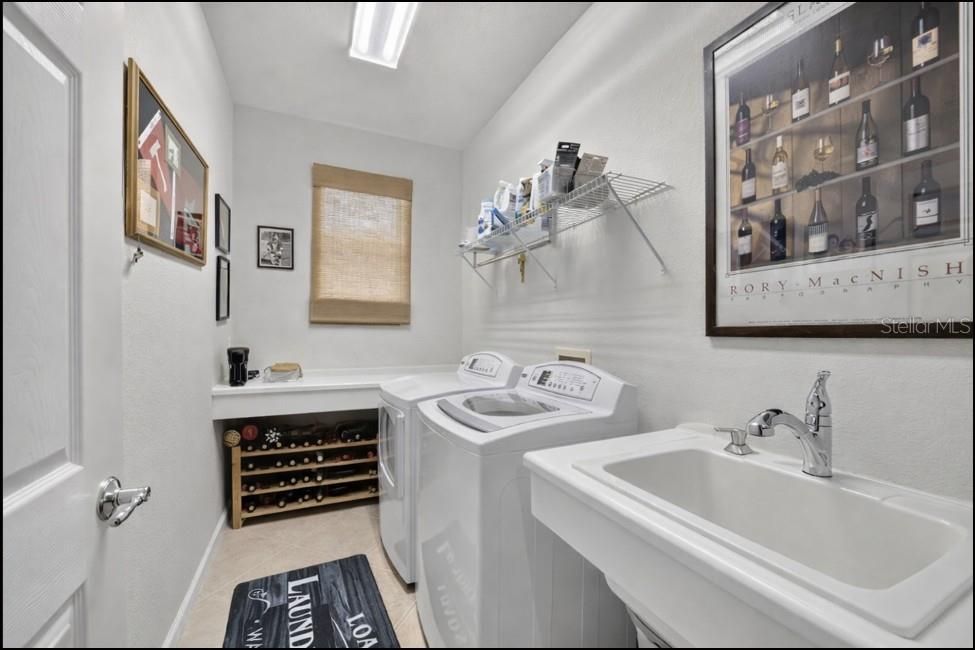 For Sale: $367,500 (2 beds, 2 baths, 1904 Square Feet)