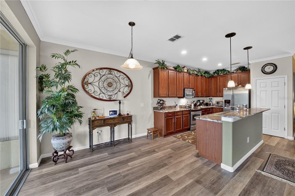 For Sale: $367,500 (2 beds, 2 baths, 1904 Square Feet)