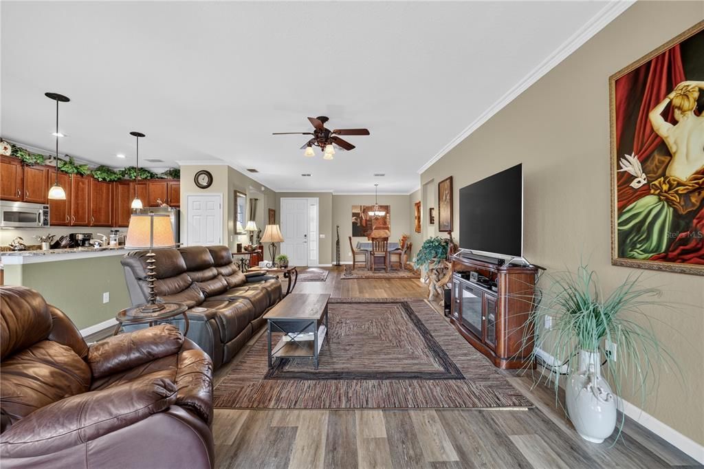 For Sale: $367,500 (2 beds, 2 baths, 1904 Square Feet)