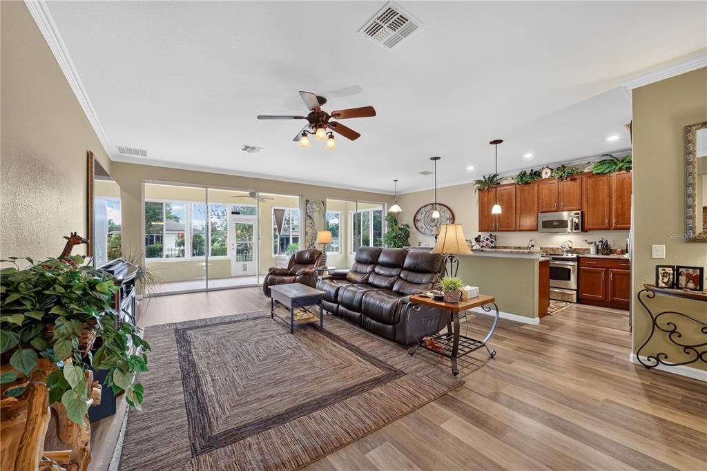 For Sale: $367,500 (2 beds, 2 baths, 1904 Square Feet)