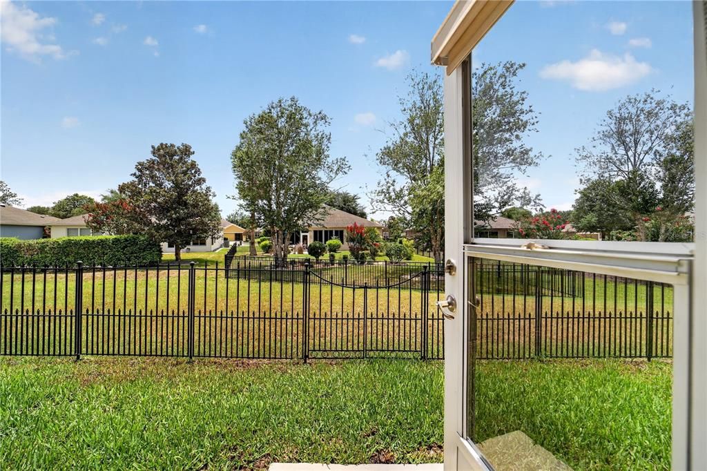 For Sale: $367,500 (2 beds, 2 baths, 1904 Square Feet)