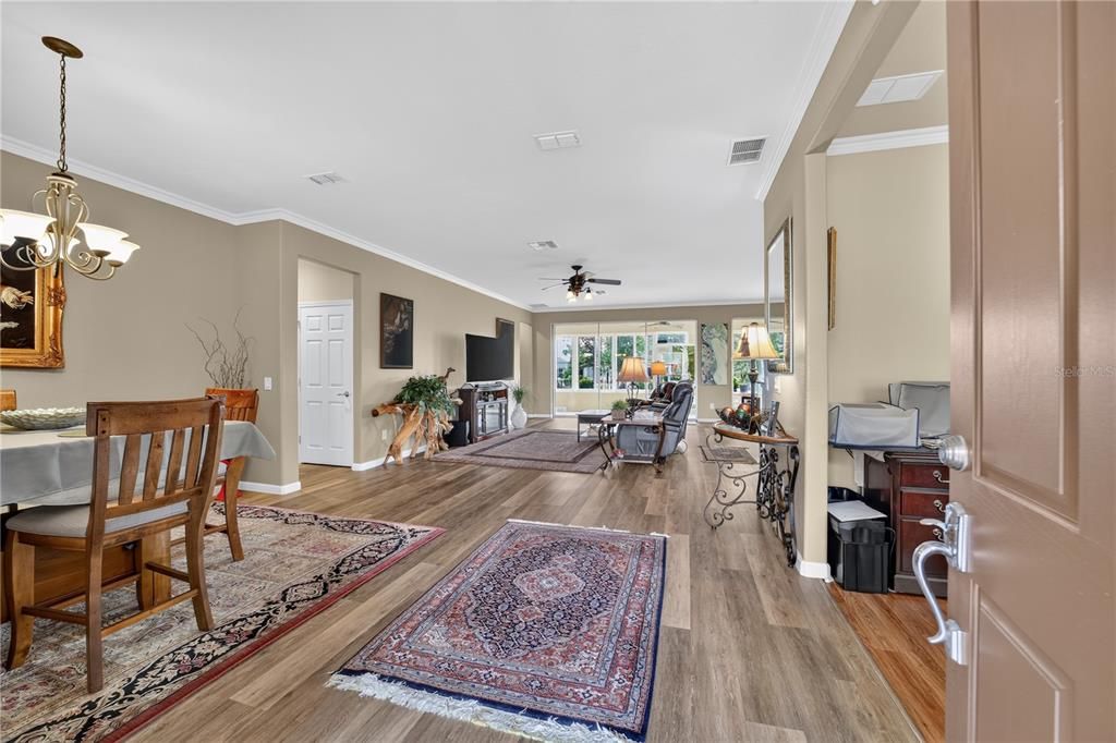 For Sale: $367,500 (2 beds, 2 baths, 1904 Square Feet)
