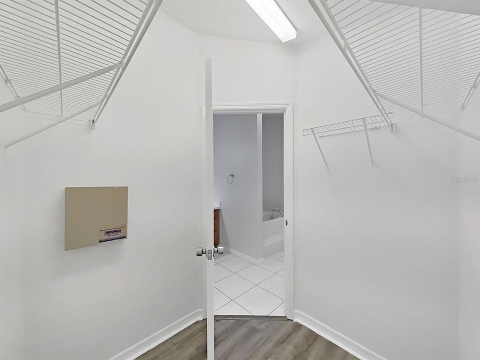 На продажу: $300,000 (3 спален, 2 ванн, 1430 Квадратных фут)