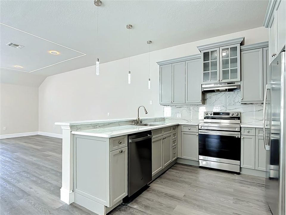 For Sale: $298,000 (3 beds, 2 baths, 1728 Square Feet)