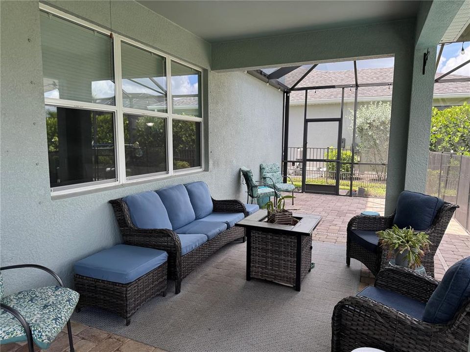 En Venta: $544,900 (4 camas, 2 baños, 3159 Pies cuadrados)
