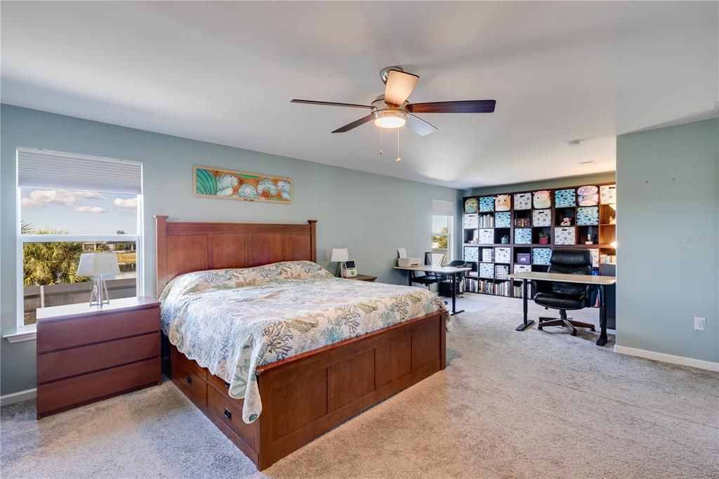 En Venta: $544,900 (4 camas, 2 baños, 3159 Pies cuadrados)