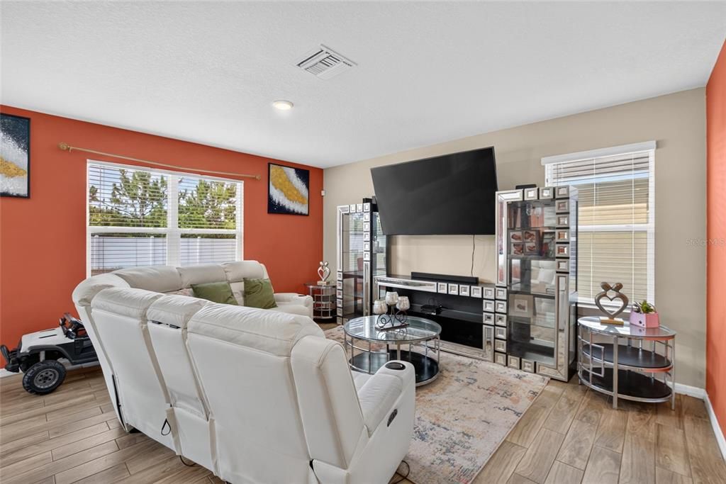 For Sale: $323,500 (4 beds, 2 baths, 2022 Square Feet)