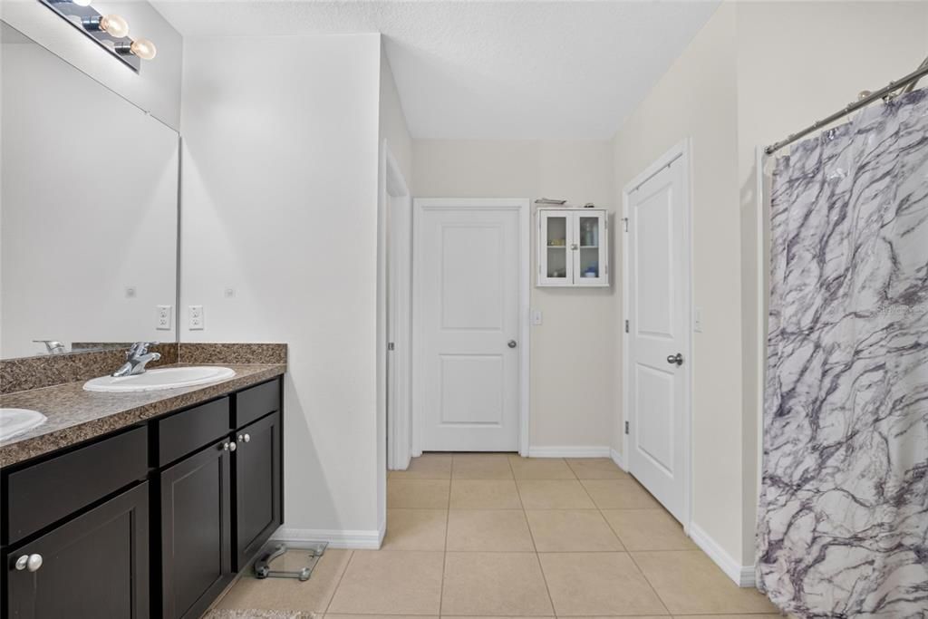 For Sale: $323,500 (4 beds, 2 baths, 2022 Square Feet)