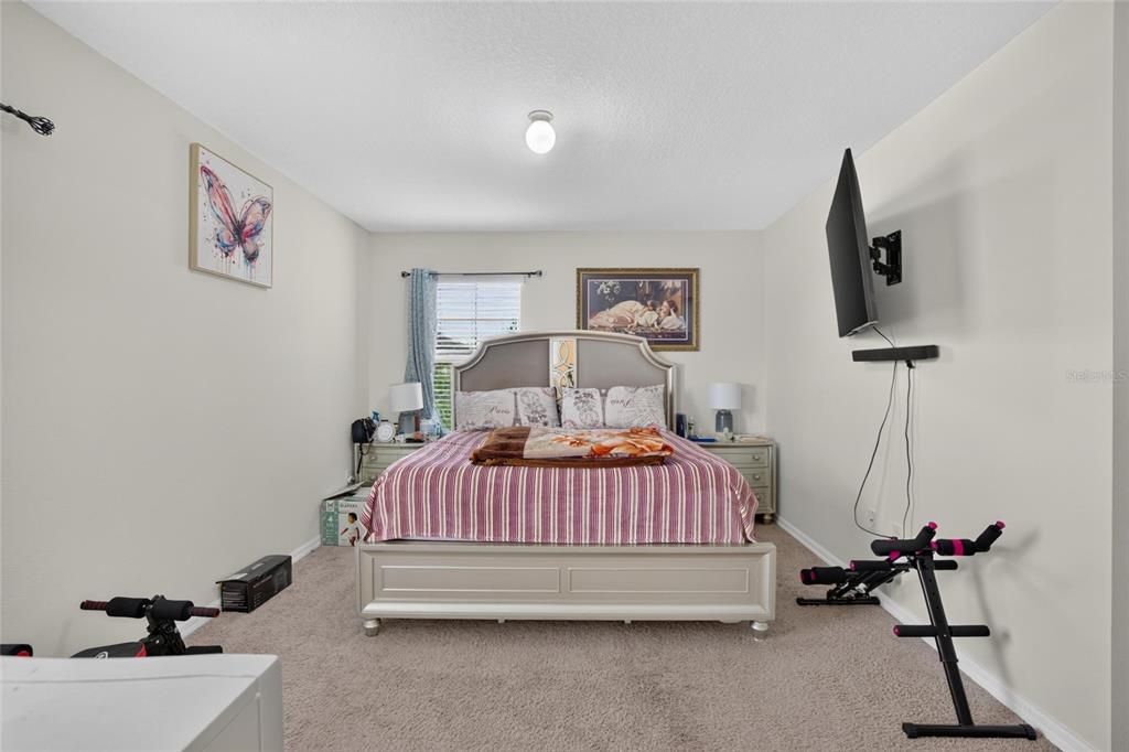 For Sale: $323,500 (4 beds, 2 baths, 2022 Square Feet)