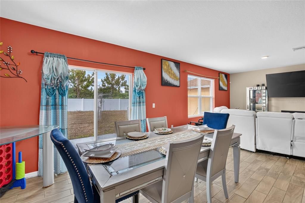 For Sale: $323,500 (4 beds, 2 baths, 2022 Square Feet)