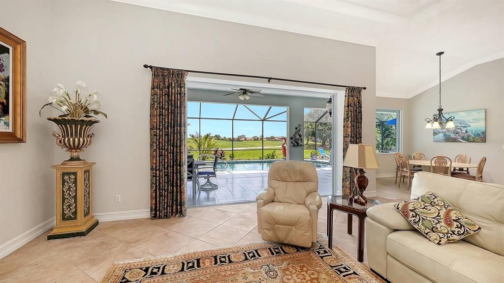 En Venta: $1,075,000 (3 camas, 3 baños, 3136 Pies cuadrados)