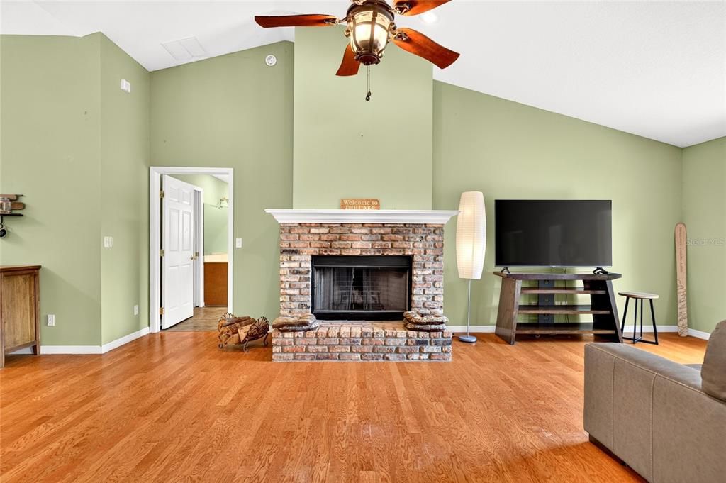 For Sale: $385,000 (3 beds, 2 baths, 1860 Square Feet)