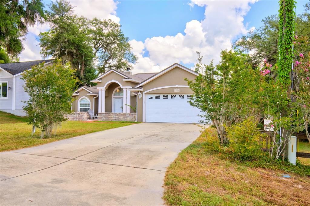 For Sale: $385,000 (3 beds, 2 baths, 1860 Square Feet)