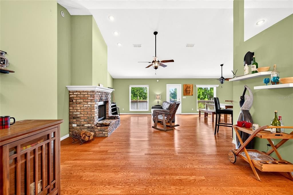 For Sale: $385,000 (3 beds, 2 baths, 1860 Square Feet)