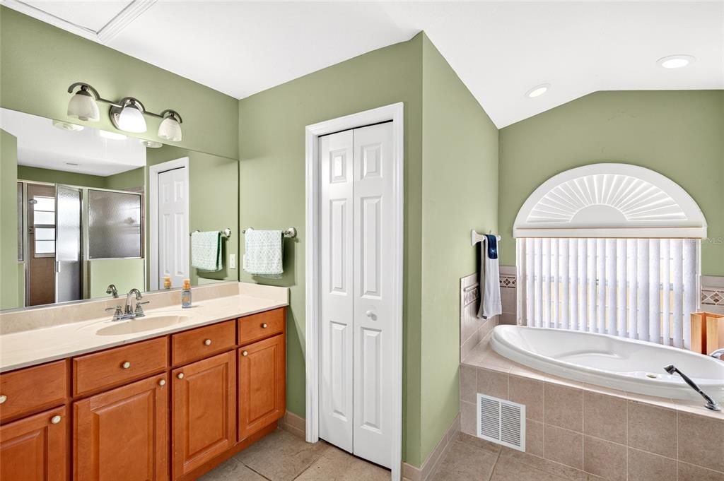 For Sale: $385,000 (3 beds, 2 baths, 1860 Square Feet)