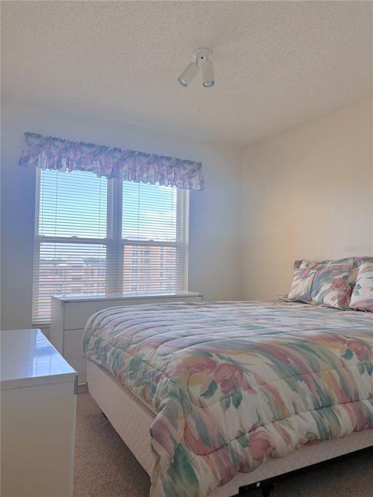 For Sale: $165,000 (2 beds, 2 baths, 1256 Square Feet)